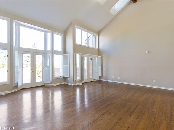5th image of 25450 Fairmount Blvd APT 5