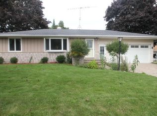 918 E Madison Ave, Cleveland, WI 53015