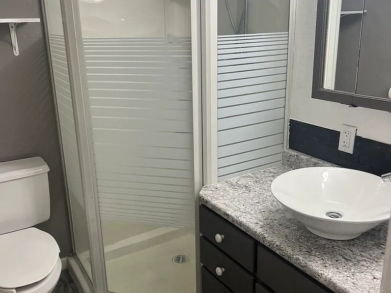855 White Ave — Photo 3