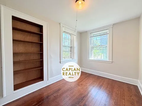 542 Chapel St #E — Photo 9