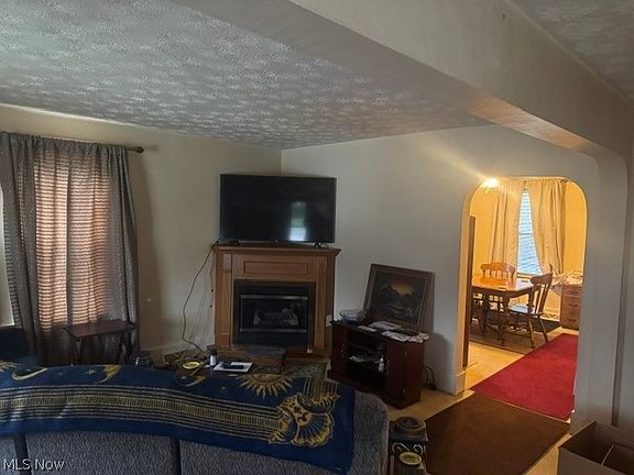 4th image of 755 Prospect St