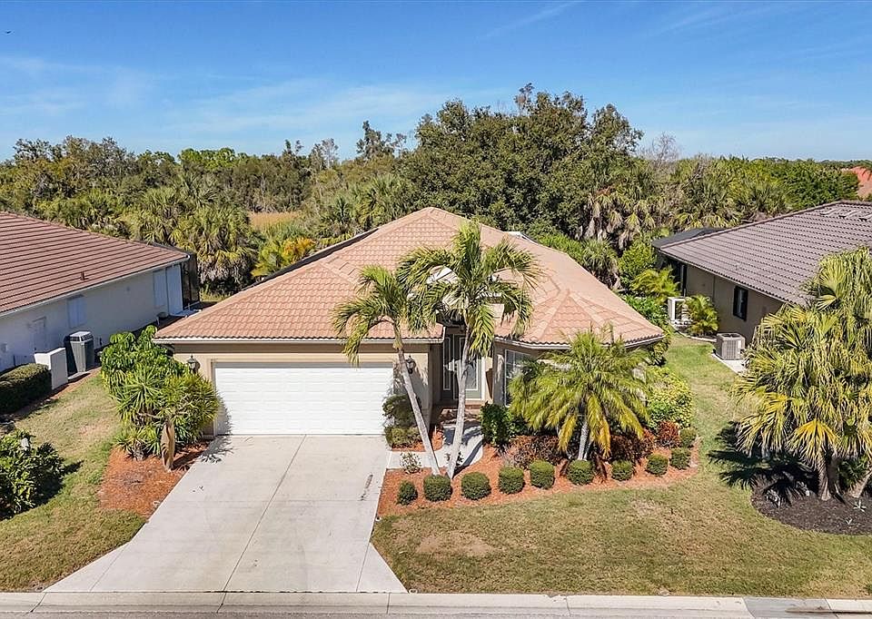 1st image of 407 Pinewood Lake Dr