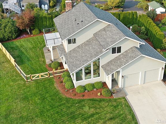 2nd image of 750 NE Shorewood Ct