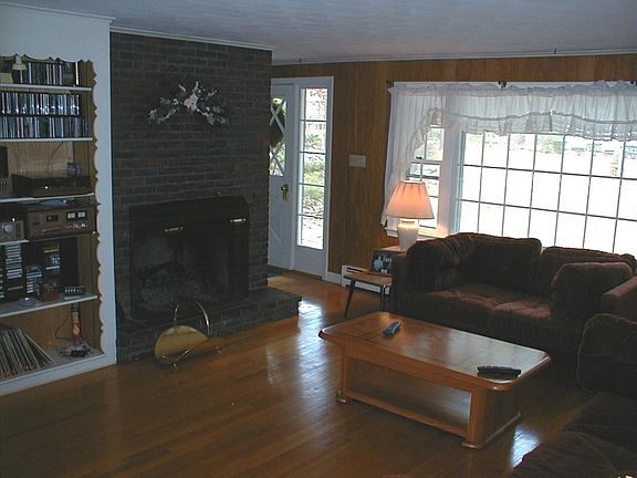 Living Room - 20' x 15'