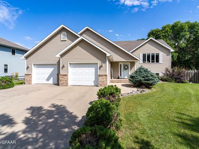 2697 S 38th St, Grand Forks, ND, 58201