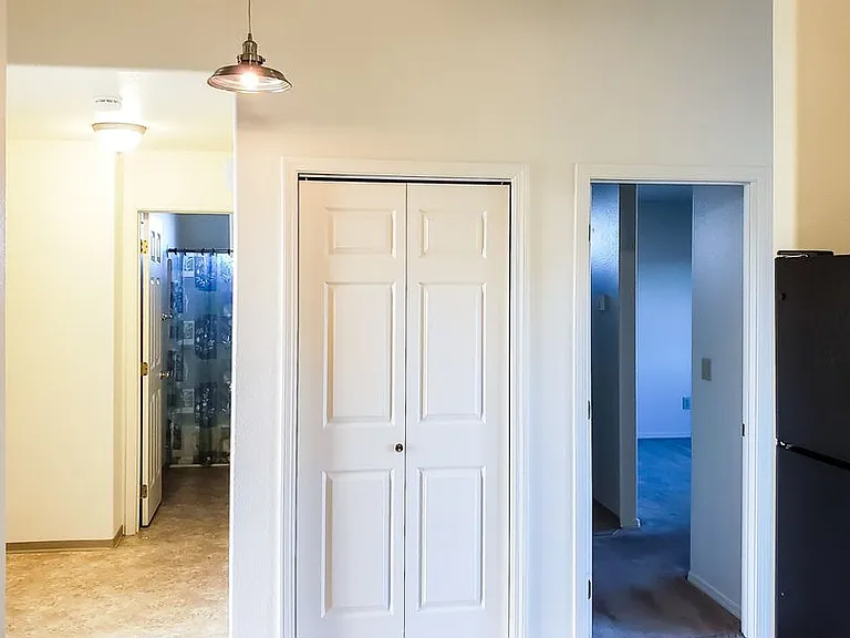 1038 W C St — Photo 5