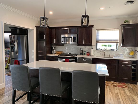 Kitchen with Gas stove 