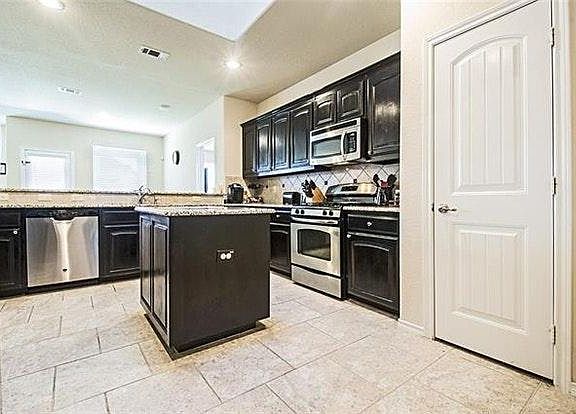 5th image of 3037 San Fernando Dr