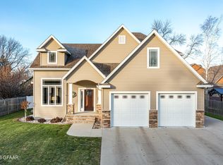 1510 Chestnut St, Grand Forks, ND 58201