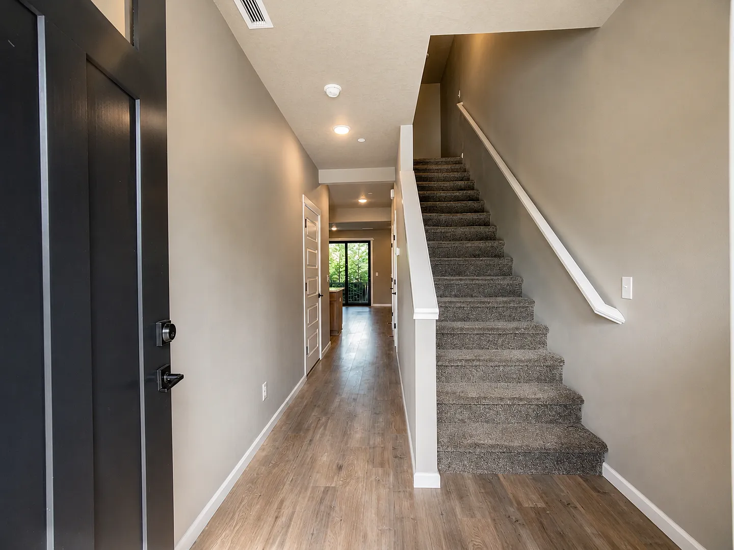 End Unit Luxury Townhome for Lease at the Courtyards at Hidden Crest - 13203 NE 71st Pl — Photo 2