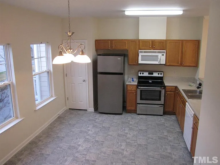 108 Linden Park Ln — Photo 5