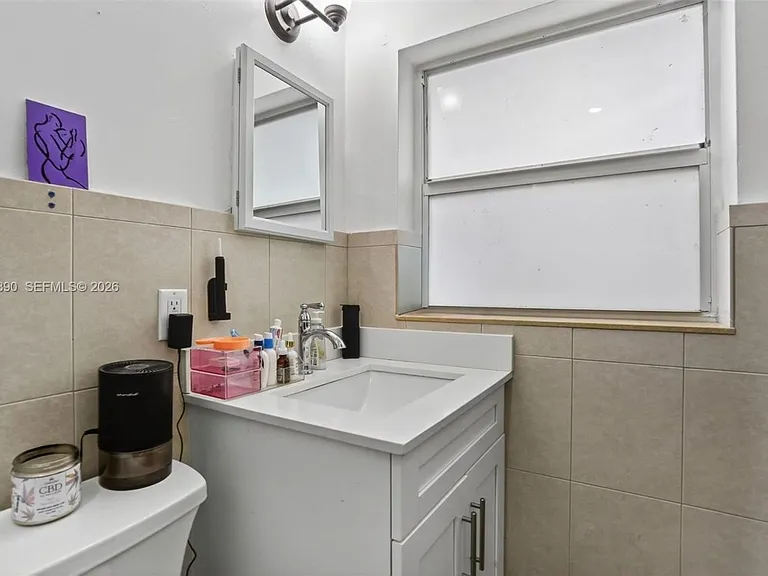 920 SW 30th St #2 — Photo 12