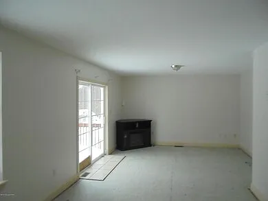 898 Country Place Dr — Photo 4