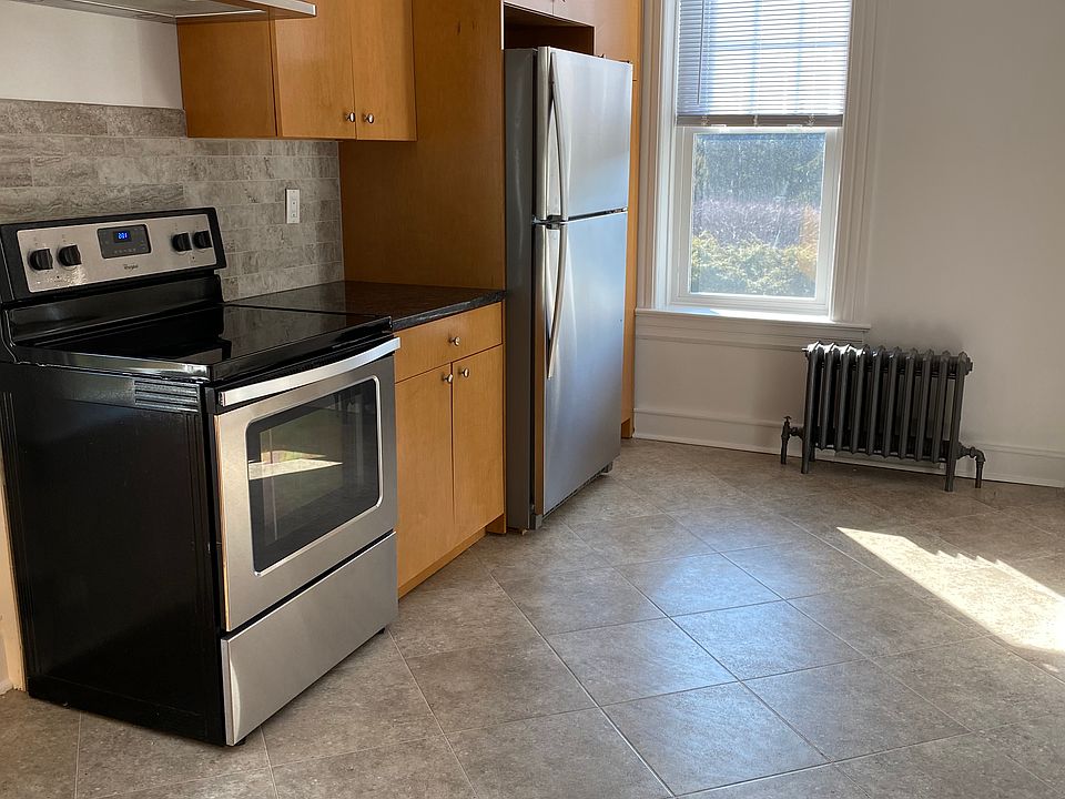 1st image of 259 Elwood Ave APT 2