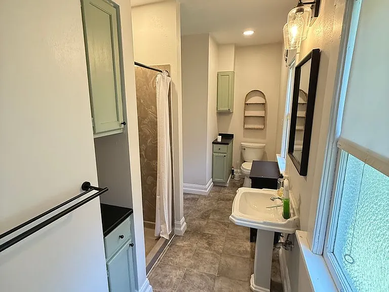 1038 S Fremont Ave — Photo 22