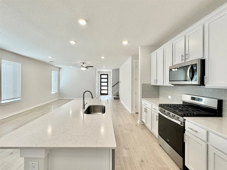 404 Tinto St — Photo 4