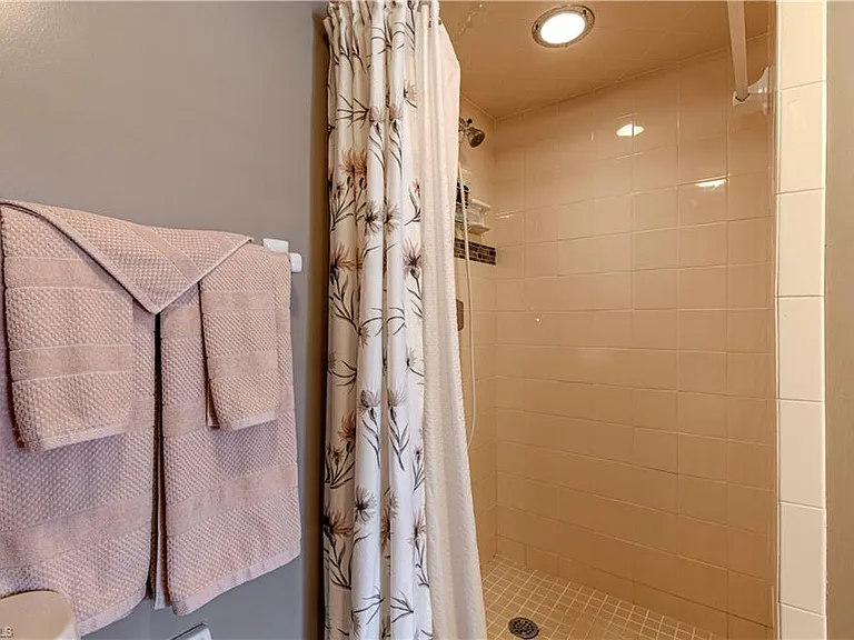 2244 Winkler Ave #108 — Photo 15