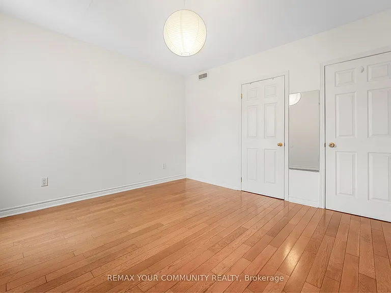 151 Dovercourt Rd #UPPER — Photo 12