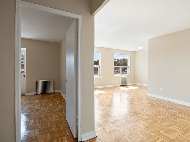 2890 Saint Clair Ave E — Photo 15