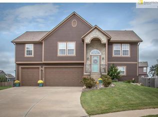 18354 Mimosa Ct, Gardner, KS 66030