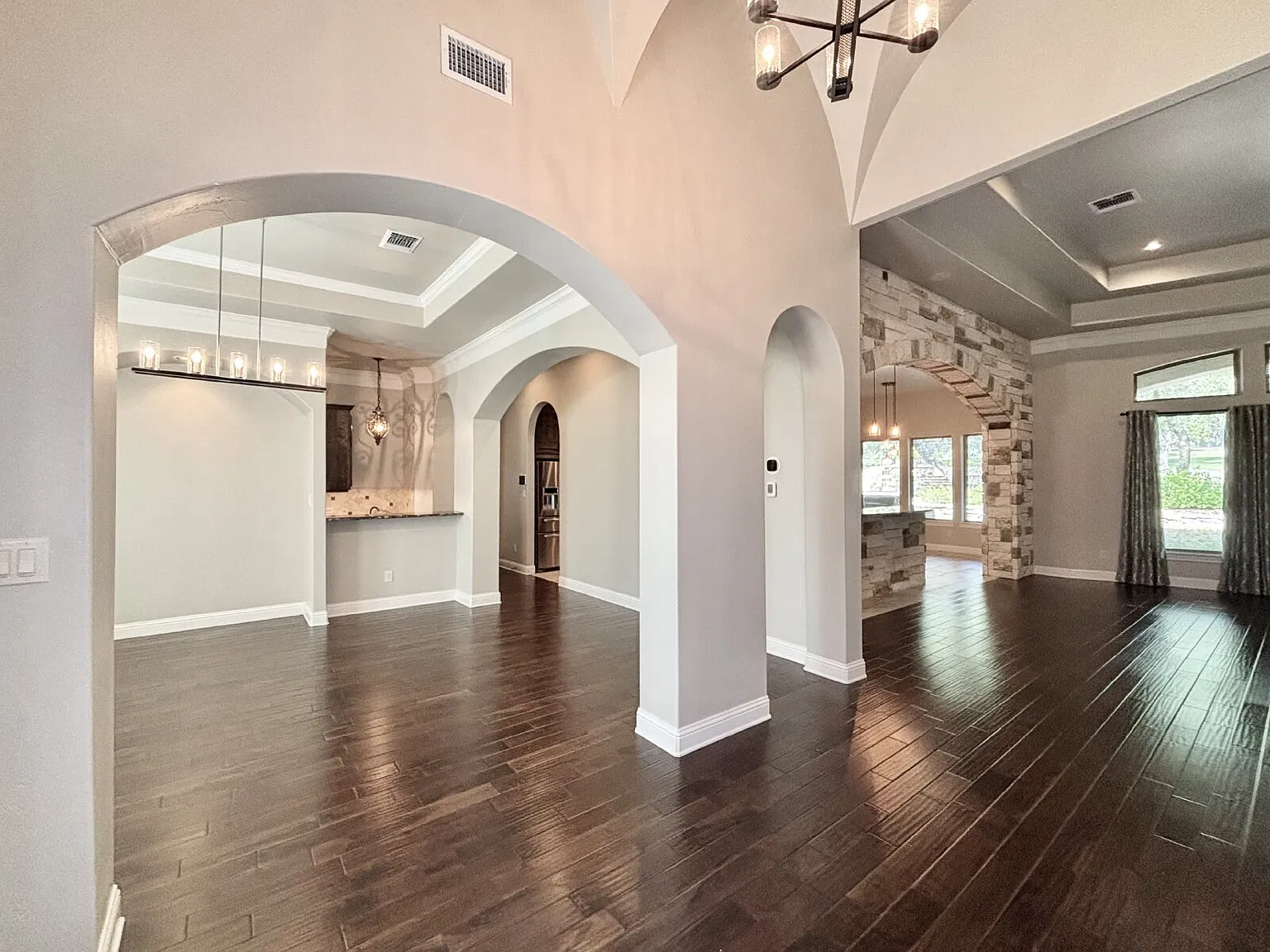 Gorgeous one story home in Mountain Springs Ranch — Photo 2