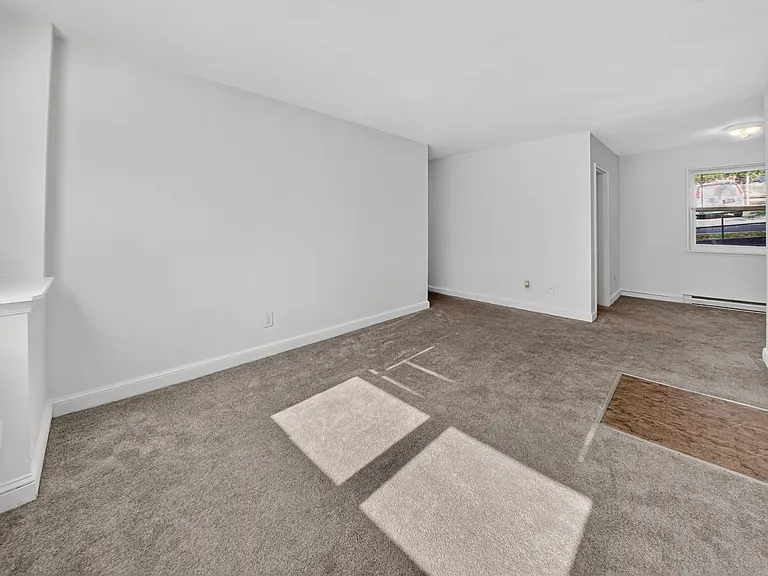 Croydon Manor Apartments — Photo 11
