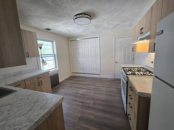 2nd image of 17-19 Vernon St #19-2