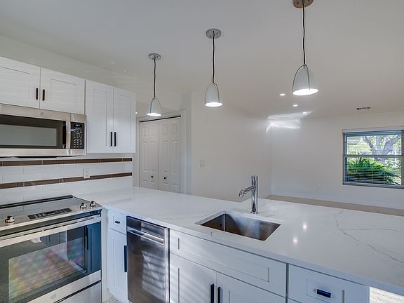 4th image of 523 Royal Palm Blvd #H5