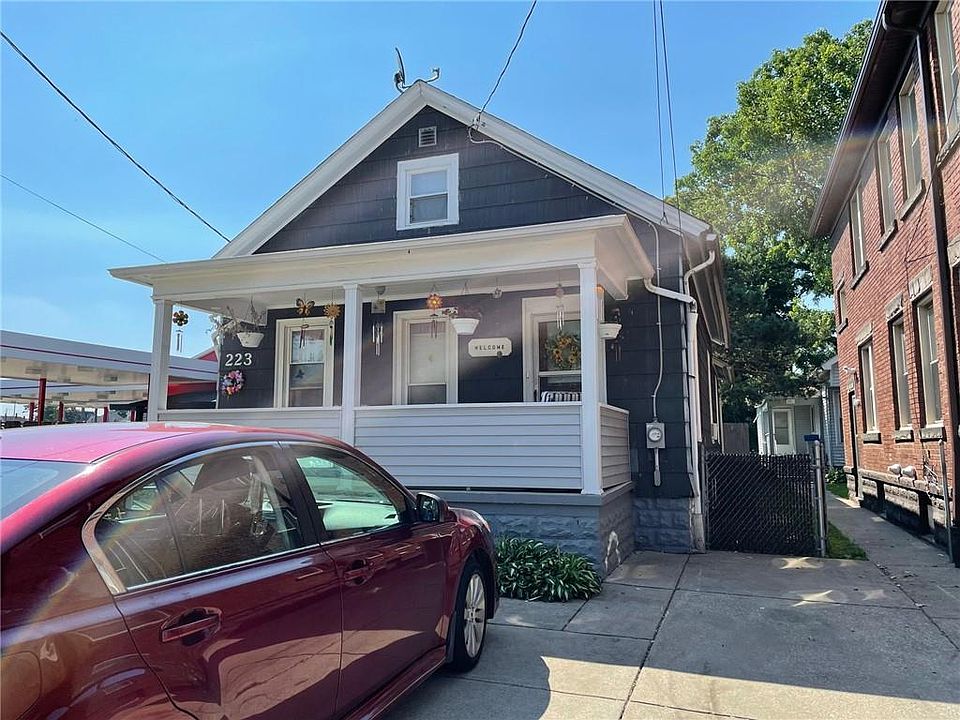 2nd image of 223/225 W 18th St