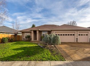 946 Pumpkin Rdg, Eagle Point, OR 97524