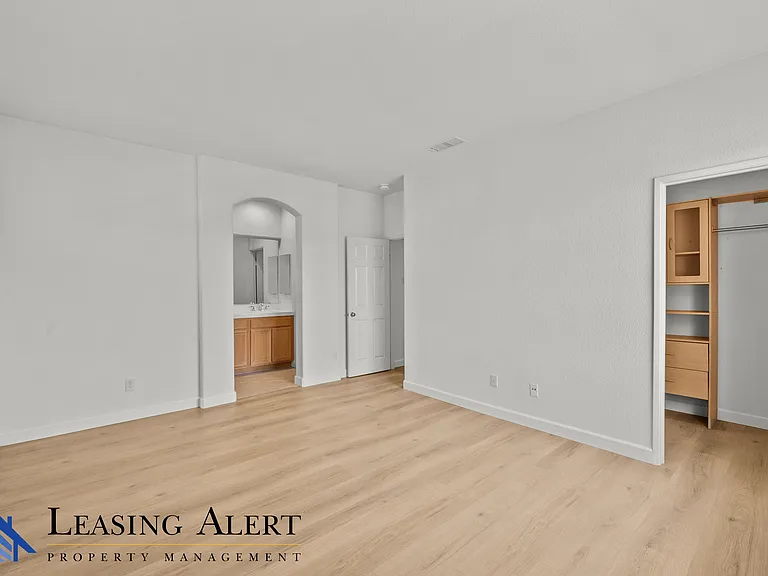 24320 Lorenzo Ln — Photo 19