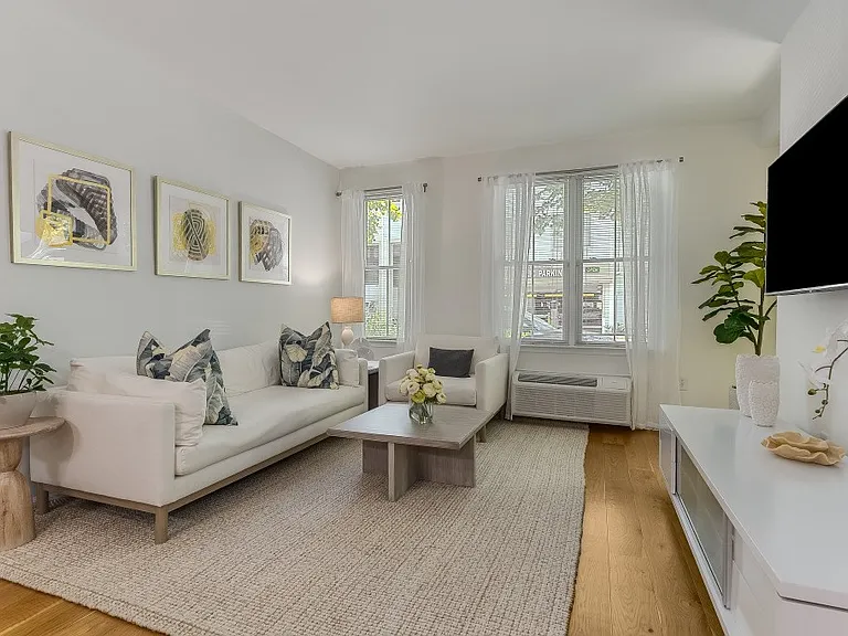 Pier Village Apartments — Photo 7