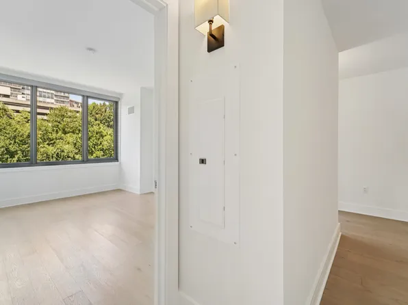 9 Avenue At Port Imperial image 20 of 47