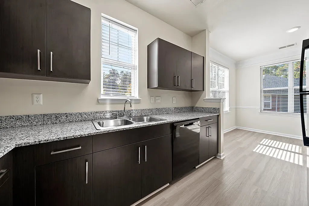 Grand Oaks Apartment Homes — Photo 3