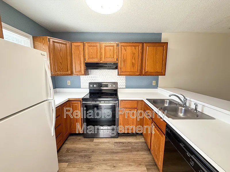 2 bed, 1.5 bath, $1,375 — Photo 2