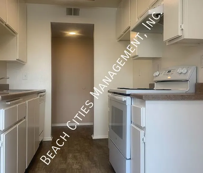 1723 Cedar Ave #211 — Photo 6