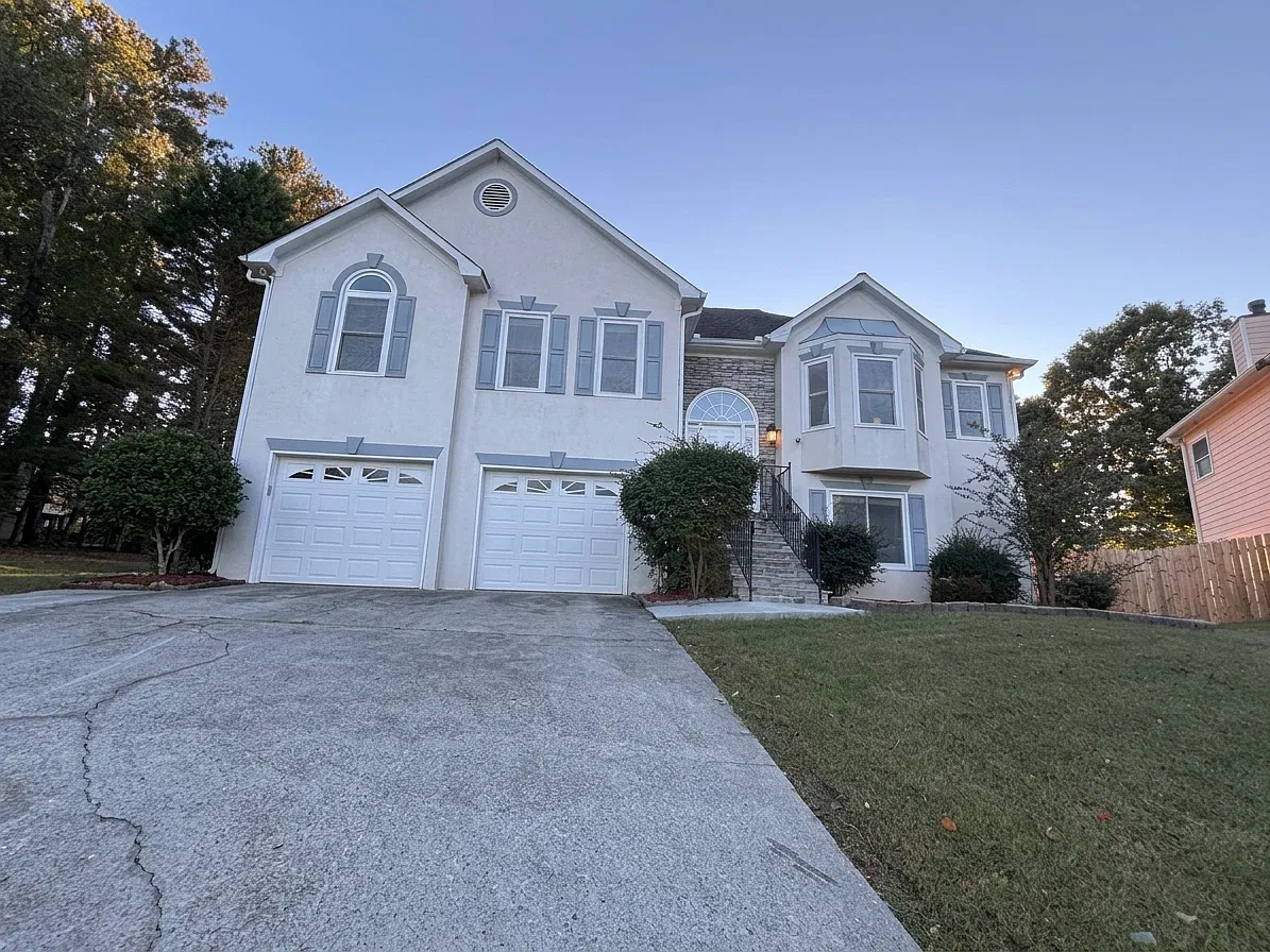 5 bed, 2613 sqft, $2,400 — Photo 2