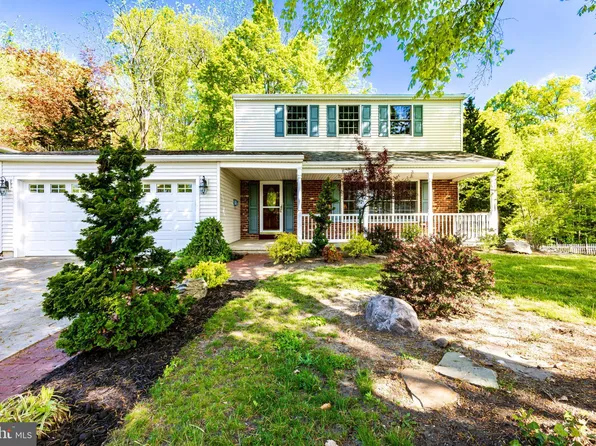 24 Cedar Creek Dr, Laurel Springs, NJ 08021