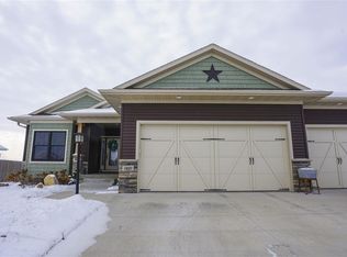 1821 Green Creek Rd, Cedar Falls, IA 50613