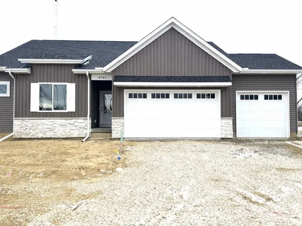 4743 Willow Cir, Davenport, IA 52806