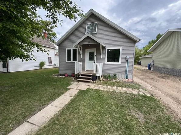 212 Crawford AVENUE W, Melfort, SK S0E 1A0
