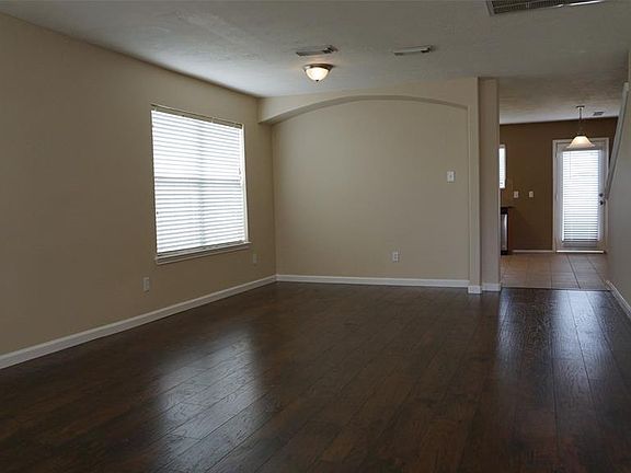 3rd image of 1403 Stone Bluff Dr