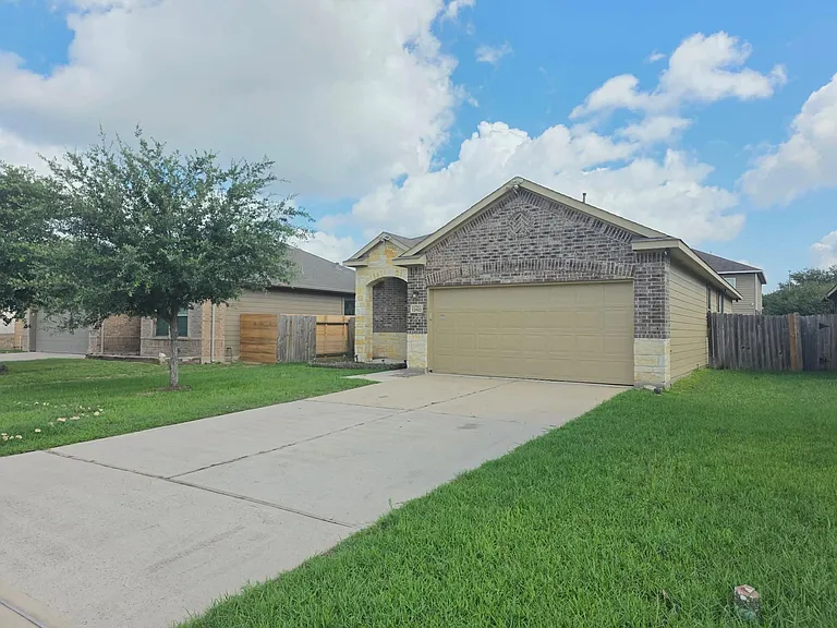 12822 Pine Meadows St — Photo 2