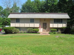 16 Summit Ridge Rd, Newburgh, NY 12550