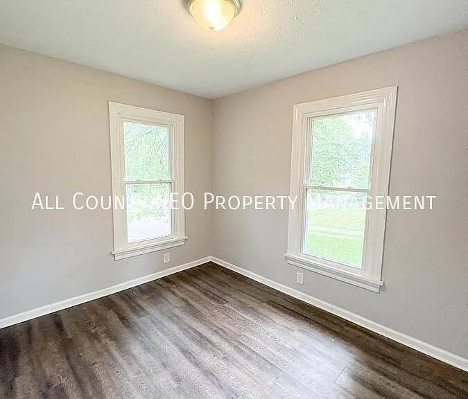 580 Winans Ave — Photo 2
