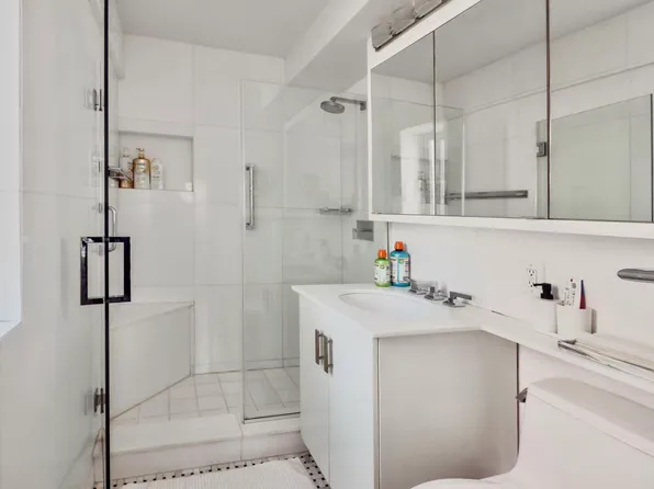 166 East 63rd Street image 21 of 25