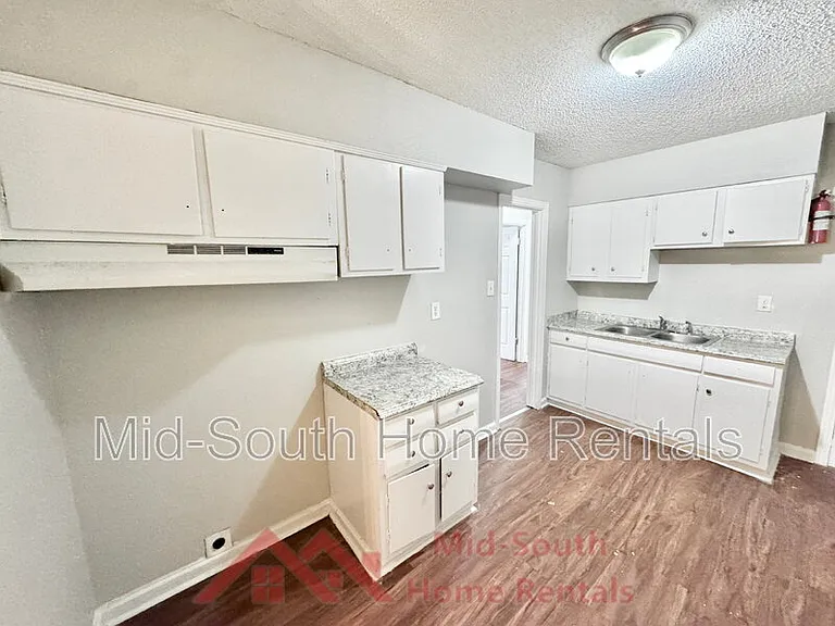 2050 Sharon Ln — Photo 6