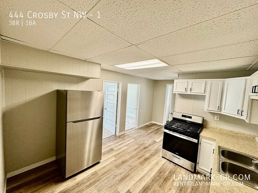 Move In Ready Updated 3 Bed /1 Bath Grand Rapids Nw — Photo 3