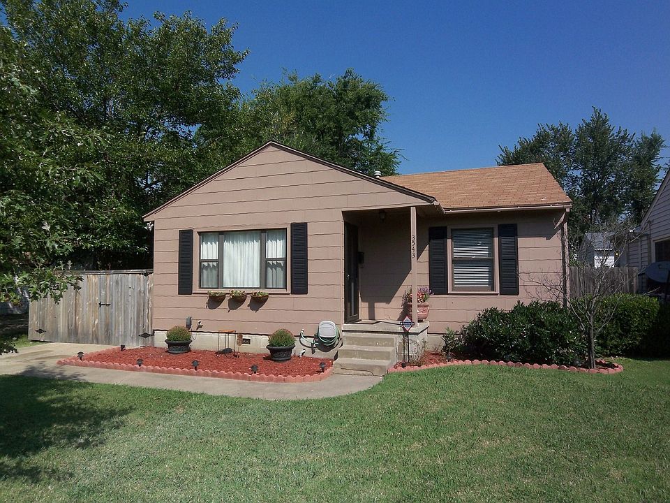 Charming 2 bedroom home in midtown.