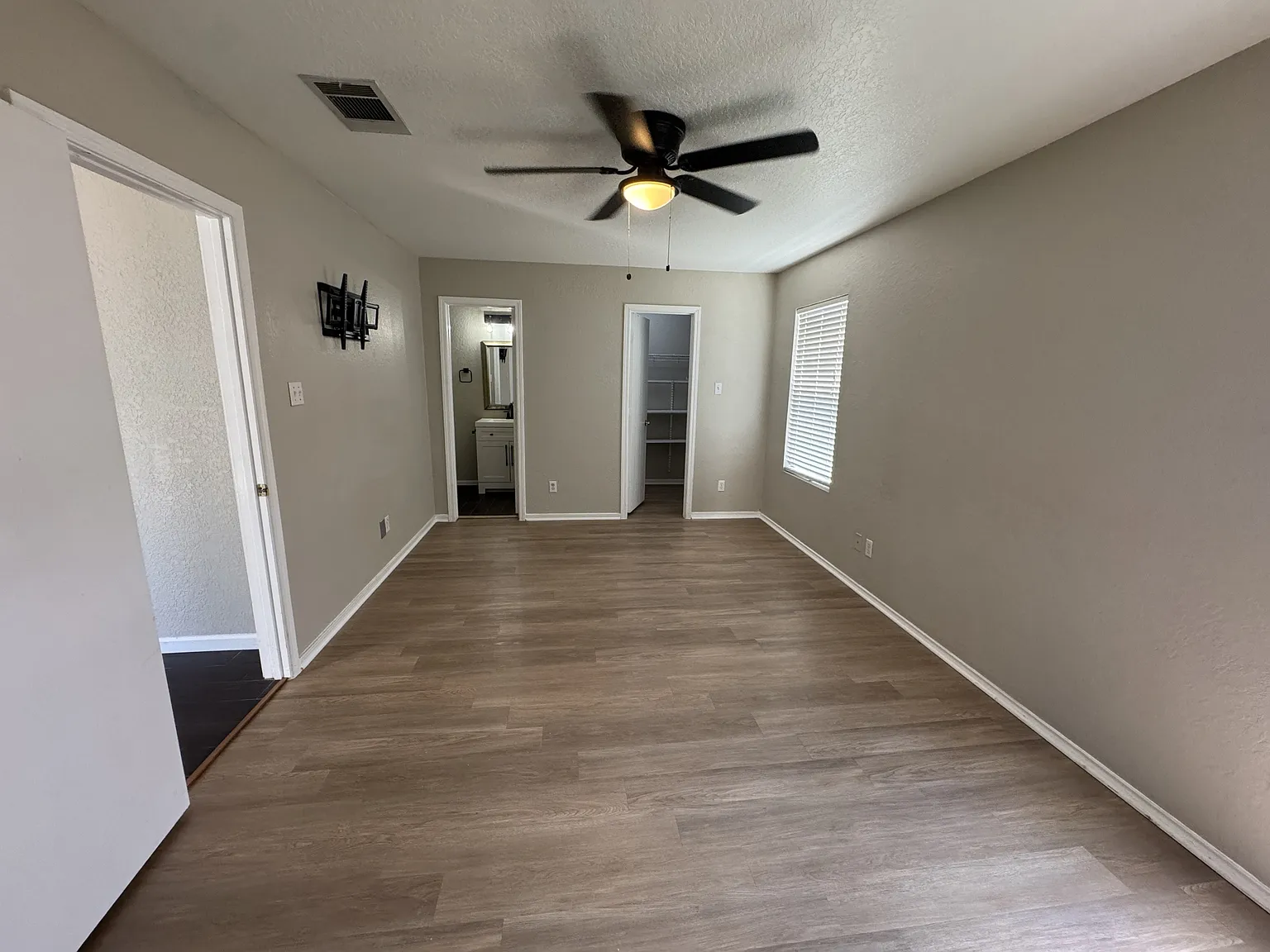 5534 Kensington Run - 1 — Photo 4